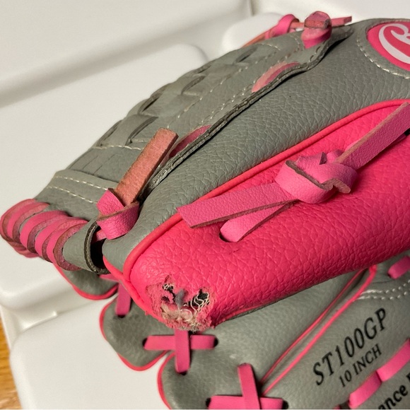 Rawlings Girl’s Storm 10 inch glove - left hand thrower - as is - little tear - Picture 5 of 9